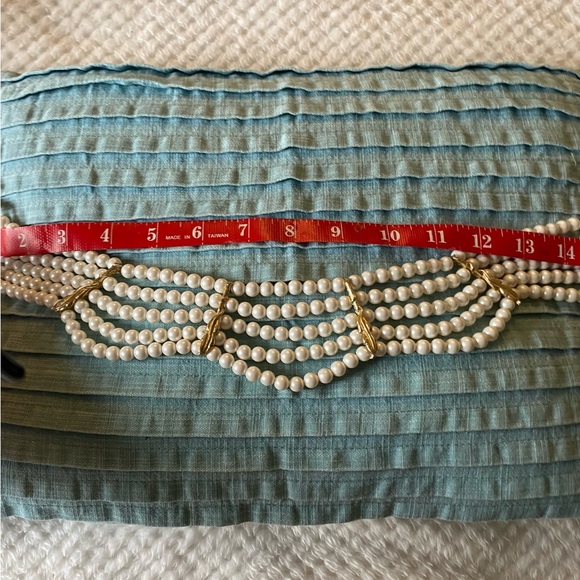 Beautiful Faux Pearl Necklace with 5 strands - Picture 6 of 10